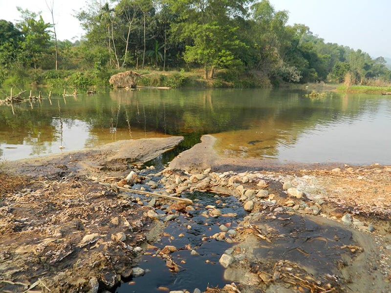 Nước bị ô nhiễm do kim loại nặng