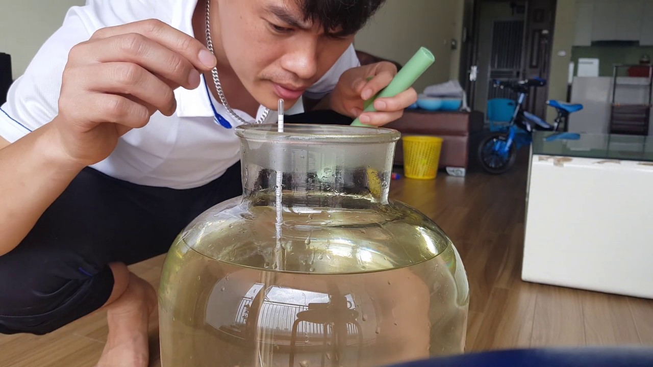 Cách sử dụng máy đo nồng độ cồn cũng rất dễ dàng