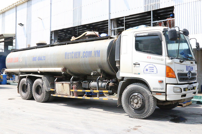 Xút lỏng cần được vận chuyển bằng xe bồn chuyên dụng