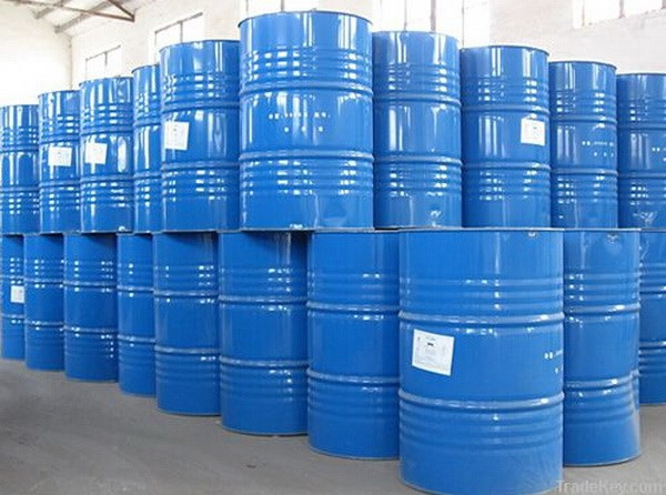 Ứng dụng và tính chất của Rượu - Rượu cần được bảo quản trong thùng chuyên dụng