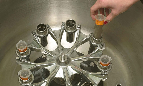 Hướng dẫn cách sử dụng máy ly tâm trong phòng thí nghiệm