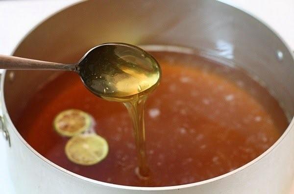 Nước đường là một trong những nguyên liệu được sử dụng trong sản xuất bánh trung thu