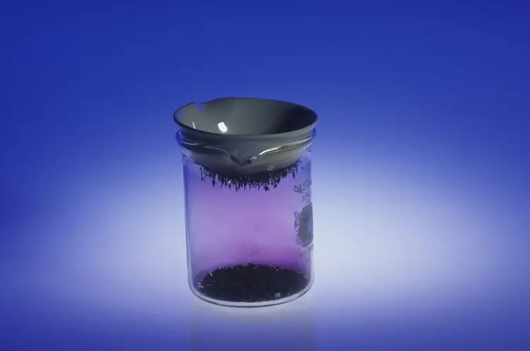 Iốt là gì? Nó được áp dụng như thế nào trong cuộc sống?