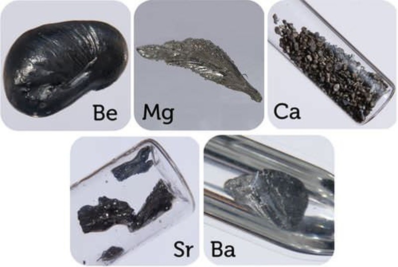 màu kim loại kiềm thổ