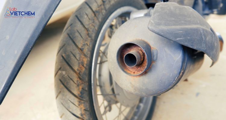 Rỉ sét trên ống xả xe máy