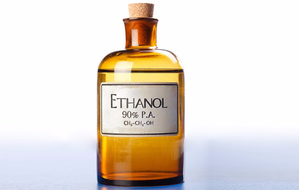 Rượu Ethanol có mùi thơm dễ chịu và bay hơi nhanh