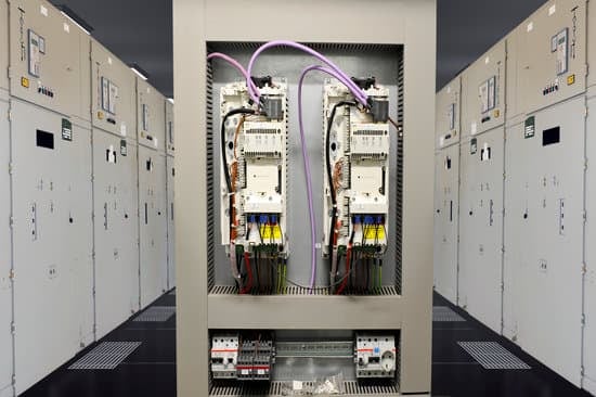 Medium voltage circuit breakers: structure, functions and classification may-cat-central-the-vts