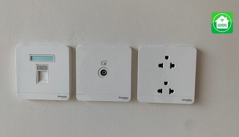 Ổ cắm điện âm tường được tích hợp vô số ưu điểm vượt trội hơn so với ổ cắm thường