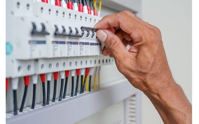 sửa chữa aptomat