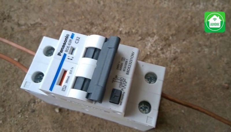 Nhiều bộ sản phẩm aptomat chống giật có giá thành hợp lý, phải chăng