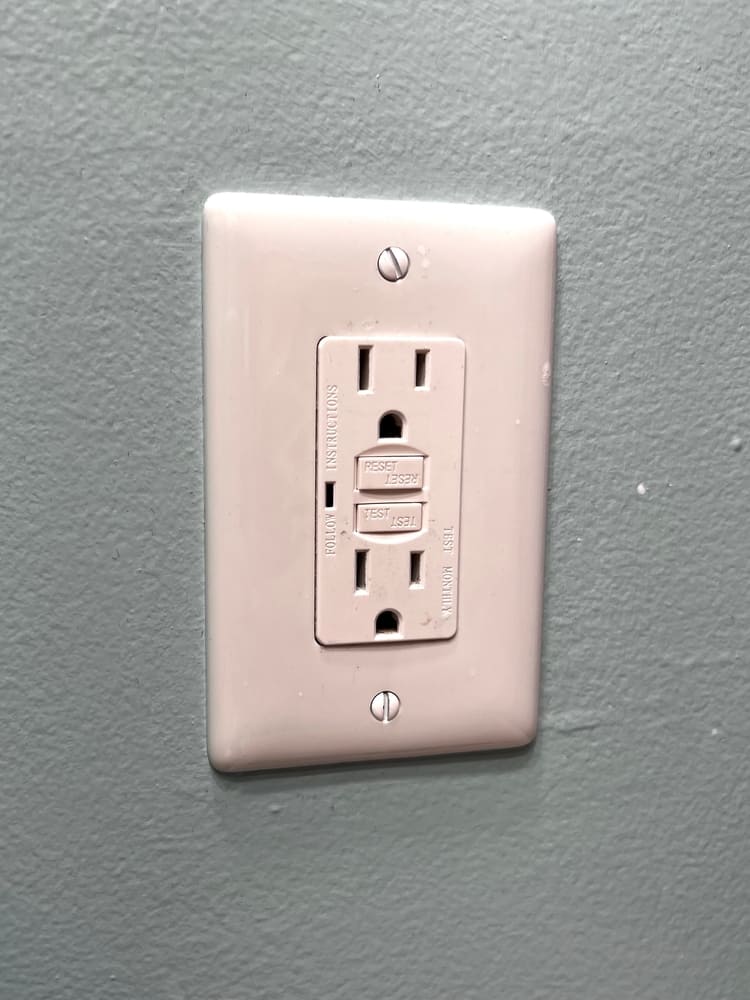 Aptomat không bật nhưng mất nguồn: Hướng dẫn xử lý bo-ngat-mach-noi-dat