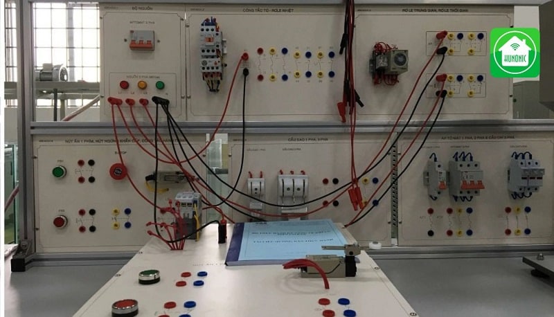 Tiếp xúc điện là nơi tập trung của hai hay nhiều vật thể để dòng điện đi qua