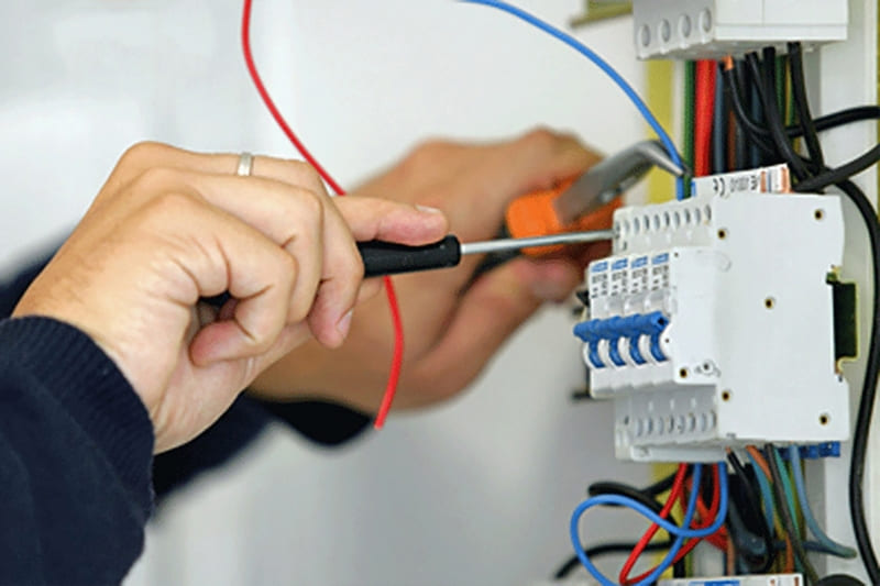 Aptomat bị nhảy: Tìm nguyên nhân và khắc phục xu-ly-aptomat-bi-nháy