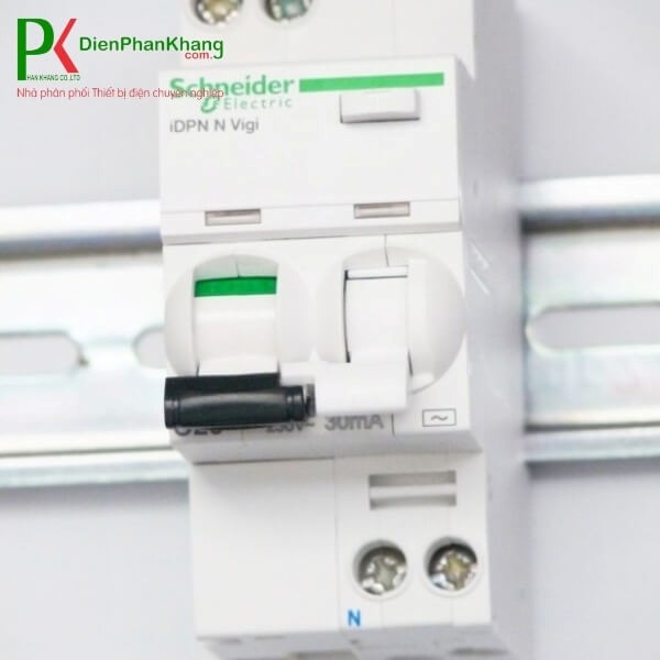Cầu dao chống dòng rò Schneider