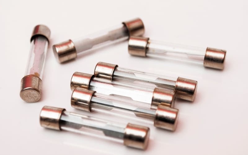 So sánh chi tiết cầu dao và cầu chì khai-nim-cầu-chi