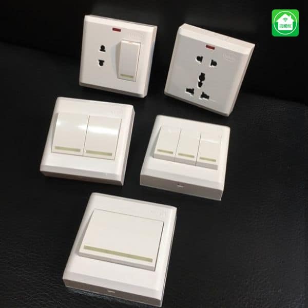 Top 10 Thiết Bị Điện Dân Dụng Và Công Nghiệp Phổ Biến 2025 5 Công tắc và ổ cắm là hai thiết bị có mặt trong mọi ngôi nhà, chúng có thể được thiết kế thành một bộ.