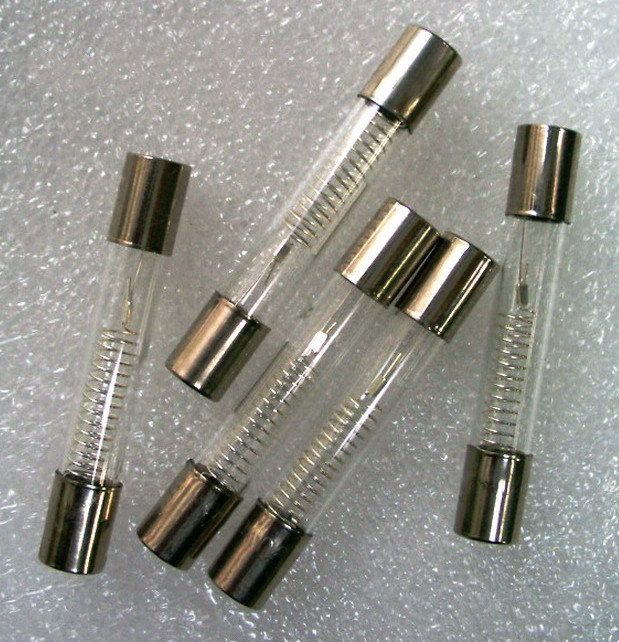 So sánh cầu dao và cầu chì: Ưu điểm và nhược điểm cau-chi-la-gi