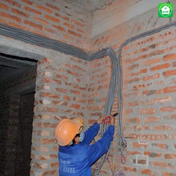 Cách đi dây điện vào tường đúng quy chuẩn kỹ thuật 4 Lắp đặt dây điện vào tường 3