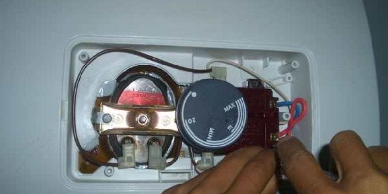 Máy nước nóng nhảy vọt: 7 nguyên nhân và giải pháp Bình nóng lạnh aptomat bị hư