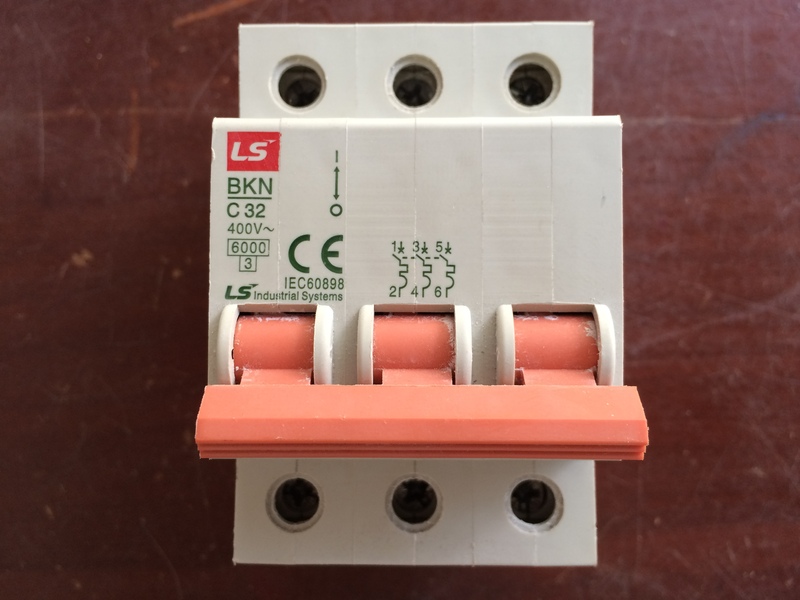 So sánh và hướng dẫn đấu CB 3 pha cho 1 pha Lưu ý cb 3 pha dùng cho 1 pha