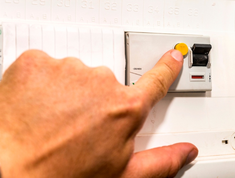 Hướng dẫn test CB chống giật đơn giản tại nhà Cách test CB chống giật