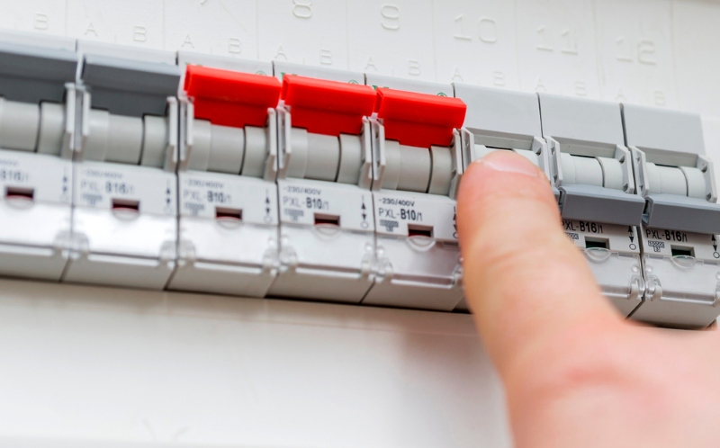 Hướng dẫn chọn cầu dao đảo chiều