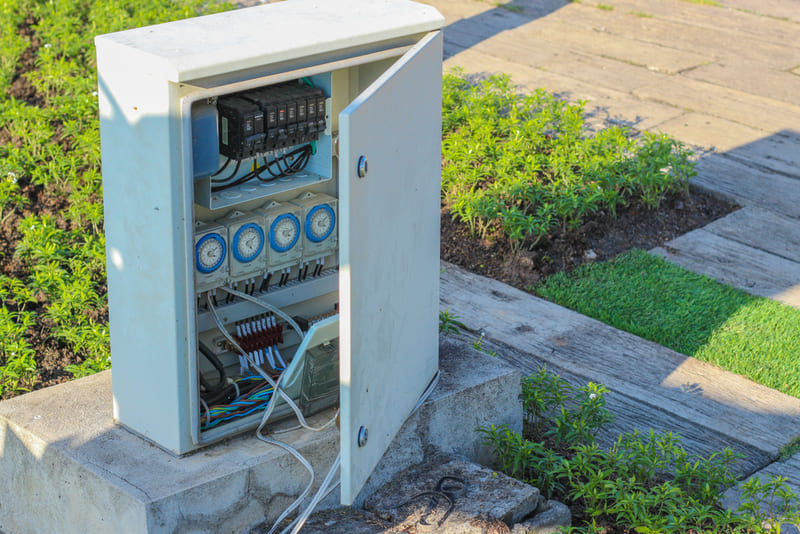 từ-dien-chieu-đến-ngoài-trời