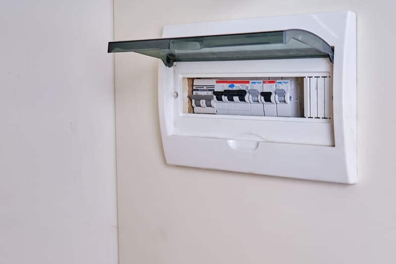 Nguồn điện 2 là gì