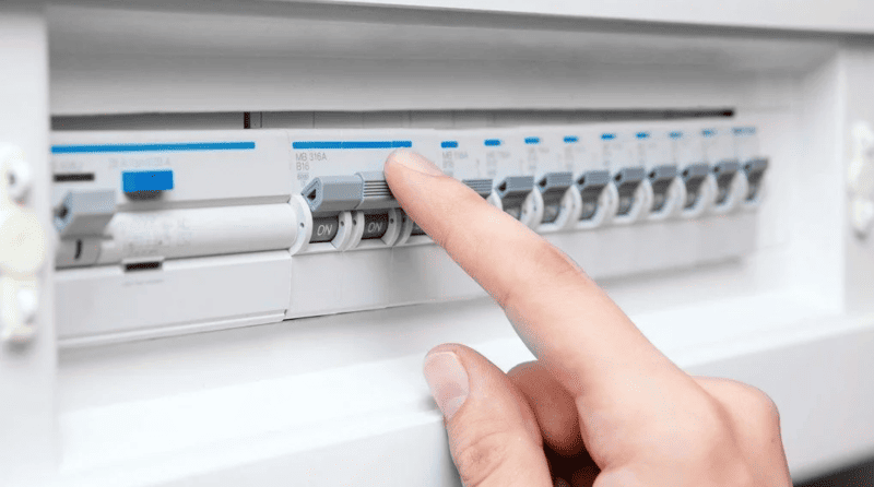 Aptomat bị nhảy: Tìm nguyên nhân và khắc phục aptomat-bi-nhy