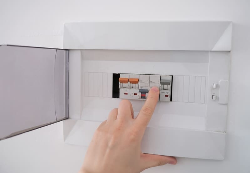 Aptomat không bật nhưng mất nguồn: Hướng dẫn xử lý aptomat-không-đáp ứng-nhưng-mat-dien